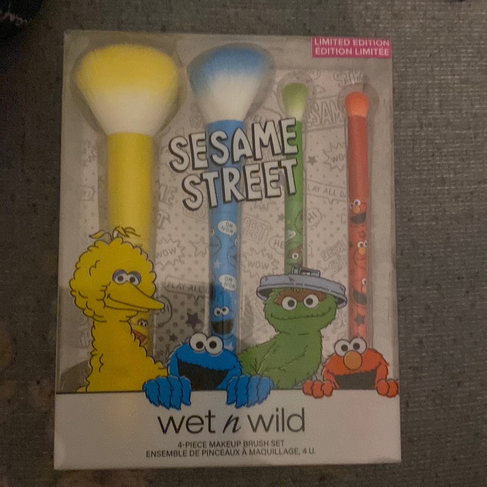 Selling the 4 pack of Sesame Street brushes.